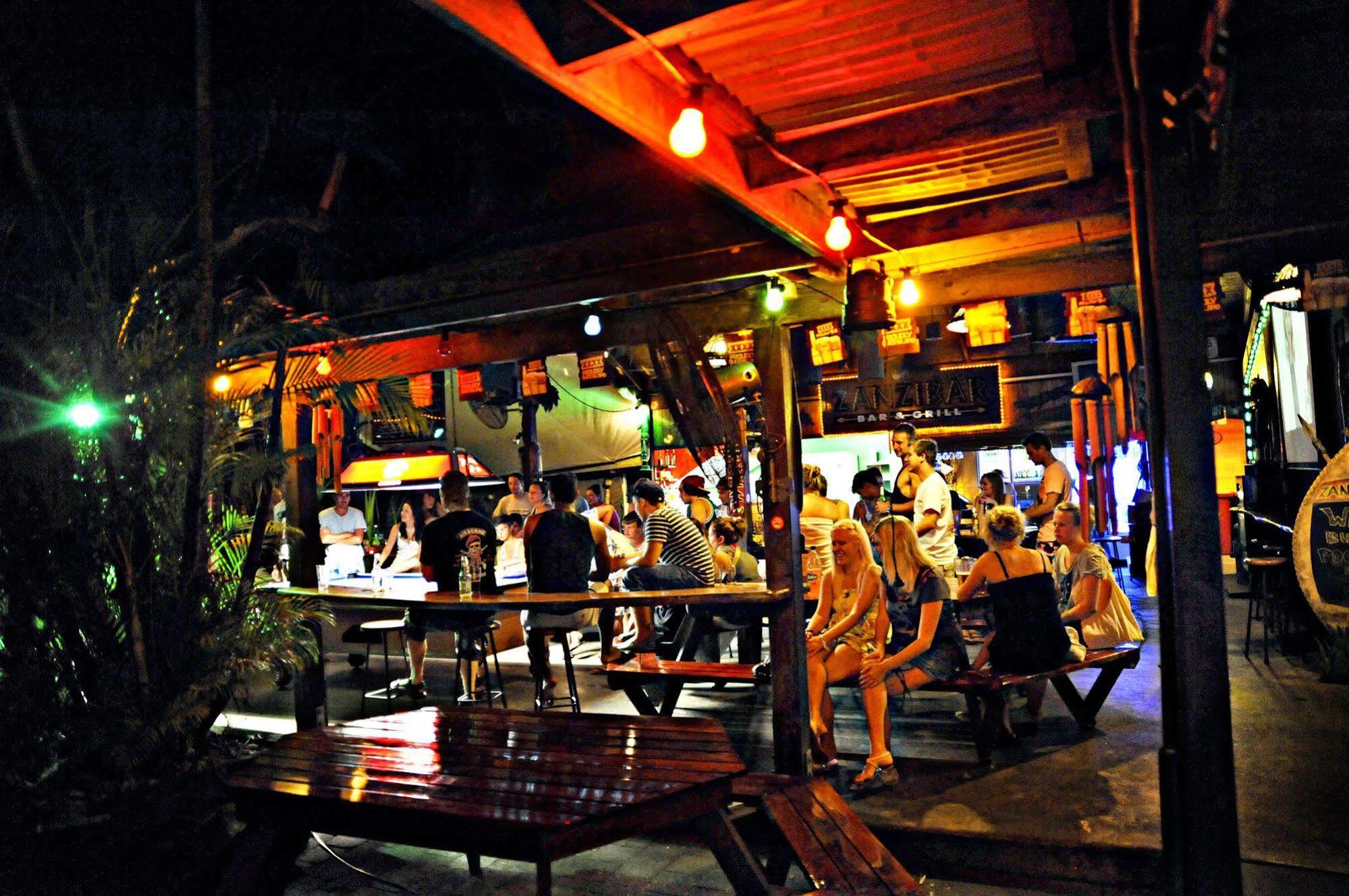 Why Not Backpackers Hostel Cairns Exterior photo